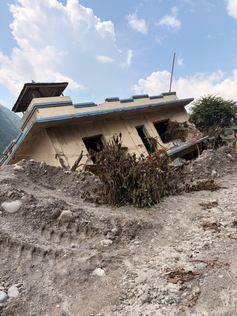 Maison effondrée par les inondations